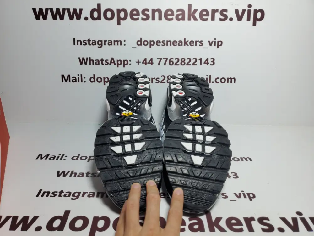 Nike Nike Tn Air Max Plus Black Metallic Silver