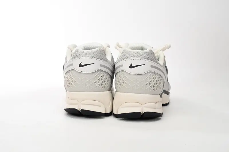 Nike CQ5486-200 Air Zoom Vomero 5 Silver FD0884-025