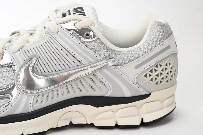 Nike CQ5486-200 Air Zoom Vomero 5 Silver FD0884-025
