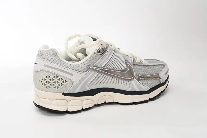 Nike CQ5486-200 Air Zoom Vomero 5 Silver FD0884-025