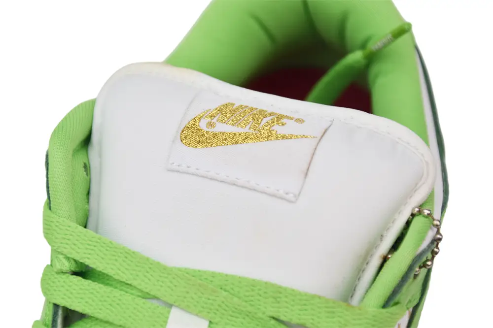 Supreme Dunk Reps x Nike SB Dunk Low "Green Stars” DH3228-101