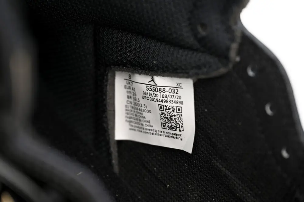 Air Jordan 1 Jordan High OG Patent Black Metallic Gold 555088-032