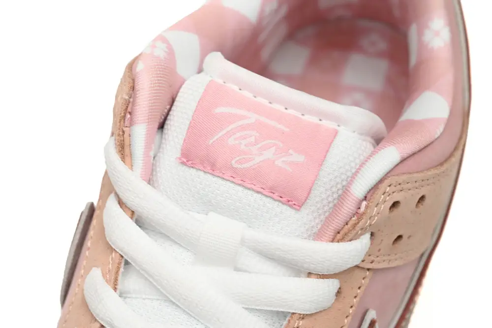 CONCEPTS Pink Lobster  dunk × Nike Dunk SB Pink Lobster BV1310-800