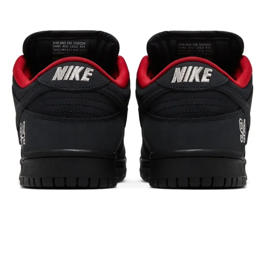 Nike Supreme Dunks Low SB x Supreme 'Black'