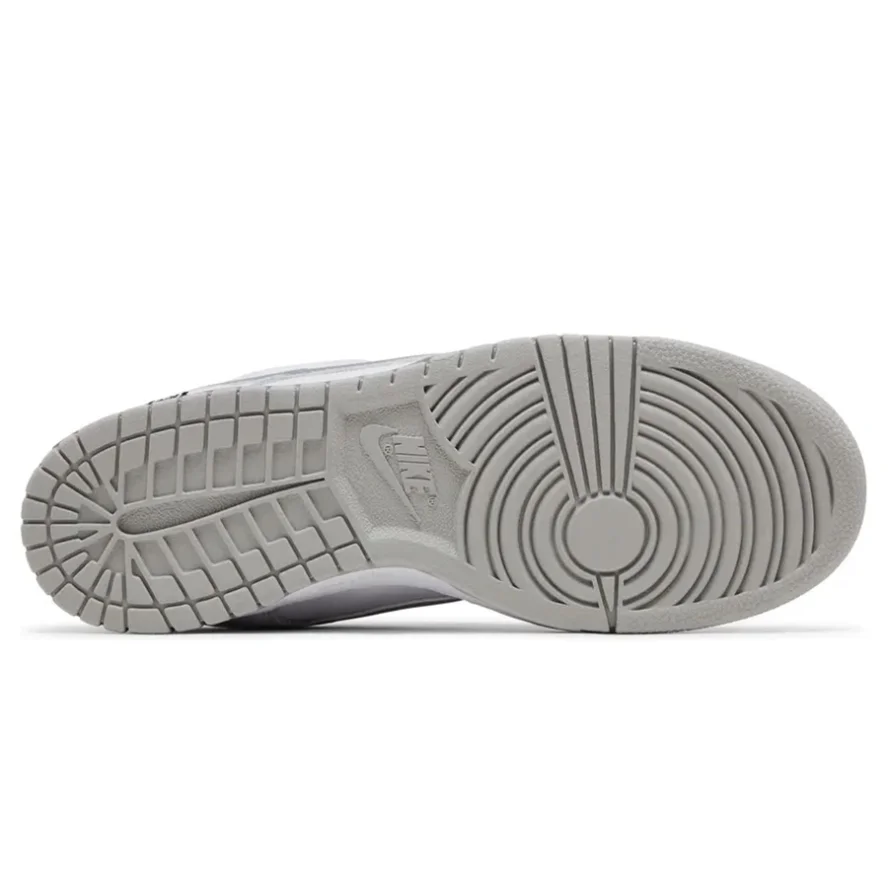 Nike Low Dunks Green Low SB x Supreme 'White Metallic Silver'