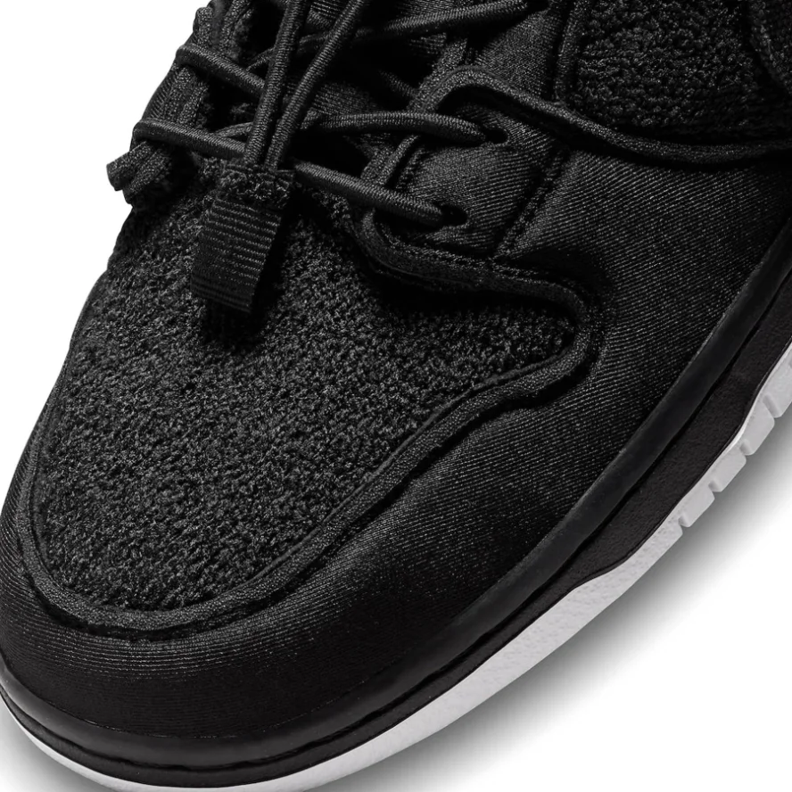 Gnarhunters x Nike Dunks Medium Curry Low SB 'Black'